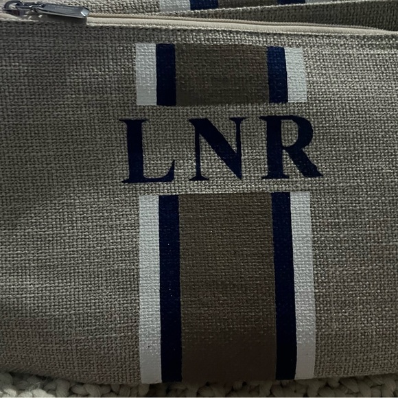 New!!  Lily&Bean Tote bag and matching brand new makeup bag.Monogrammed with LNR - Picture 7 of 9